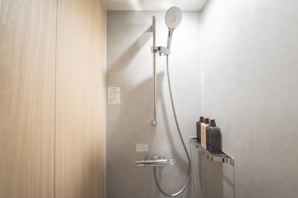 ファミリー スイート 2 ベッドルーム 禁煙 専用バスルーム バスルーム0 | MARUMI HOTEL Uguisudani