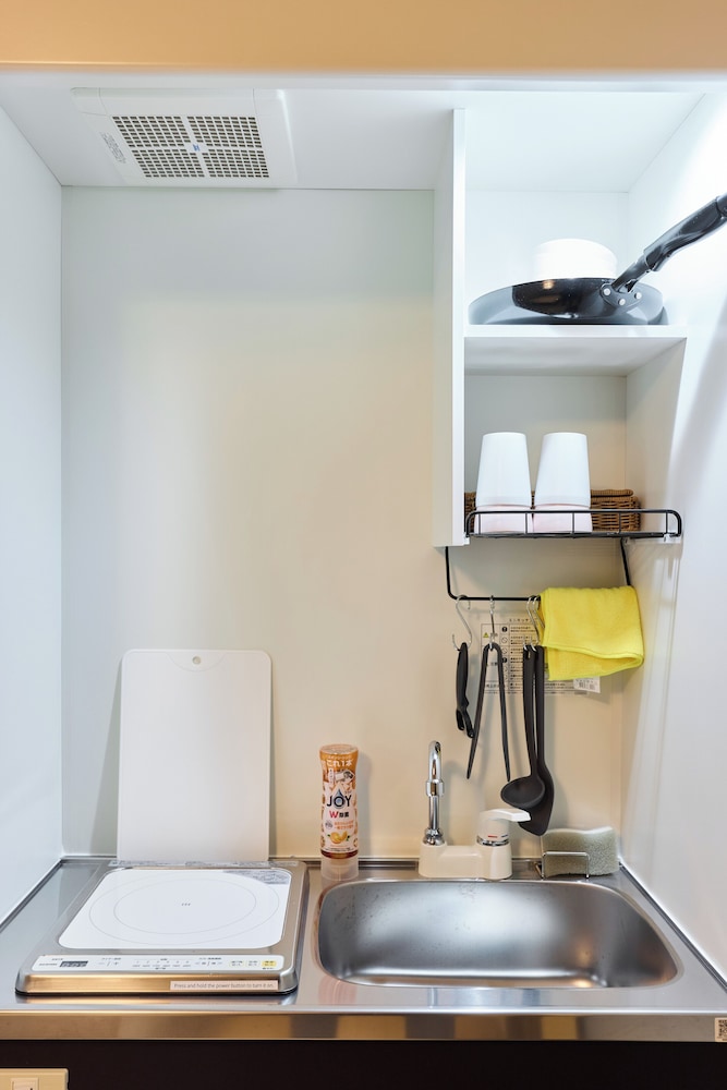 ベーシック ダブルルーム 専用キッチン2 | Shinsaibashi Cozy House