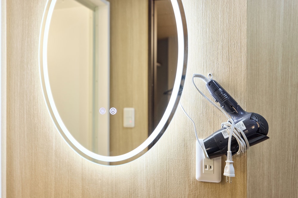 ベーシック ダブルルーム バスルーム1 | Shinsaibashi Cozy House