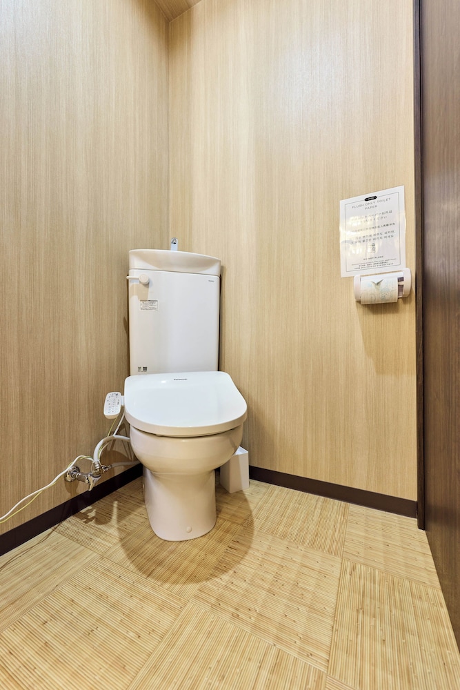 ベーシック ダブルルーム バスルーム0 | Shinsaibashi Cozy House