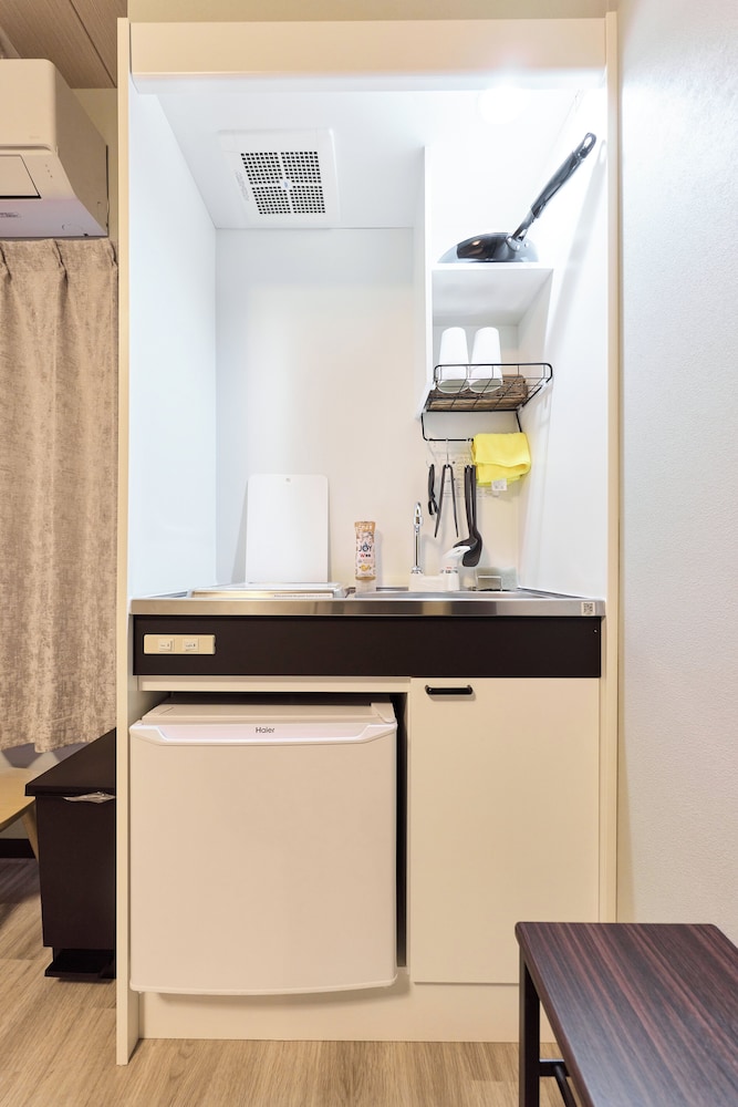 ベーシック ダブルルーム 専用キッチン3 | Shinsaibashi Cozy House