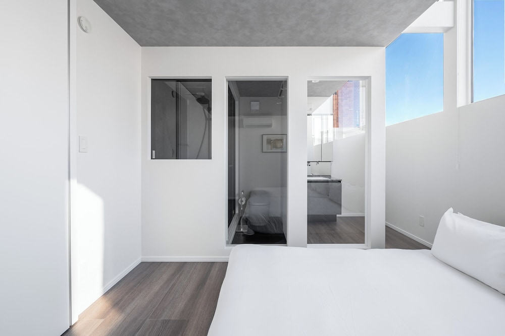 客室1 | THE REFLECT