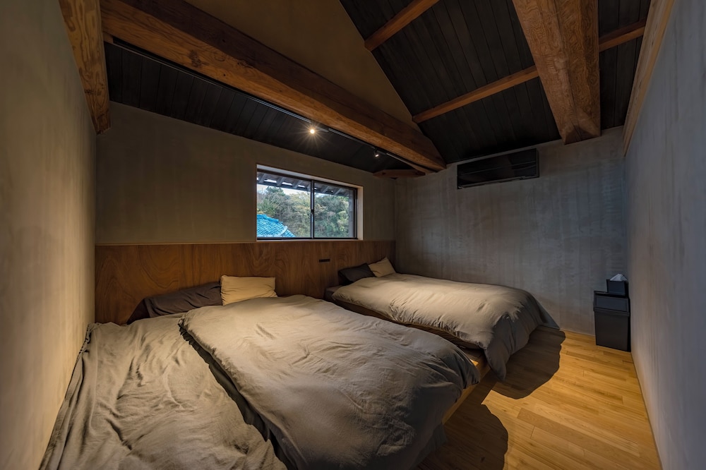 スタンダード ヴィラ 4 ベッドルーム パーシャル オーシャン ビュー 客室2 | NUI