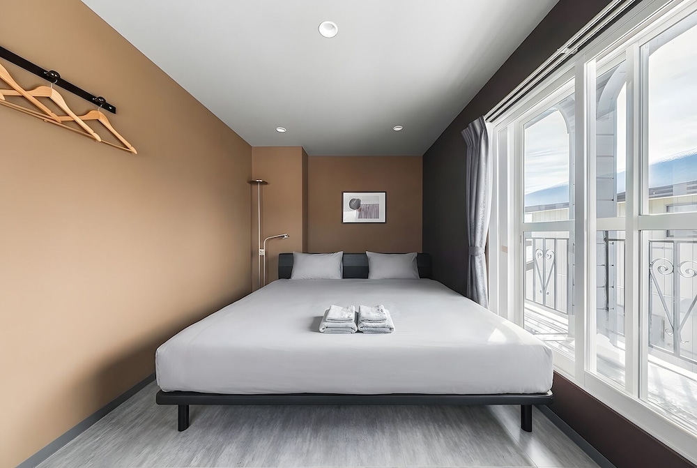 客室1 | THE ELEMENTS