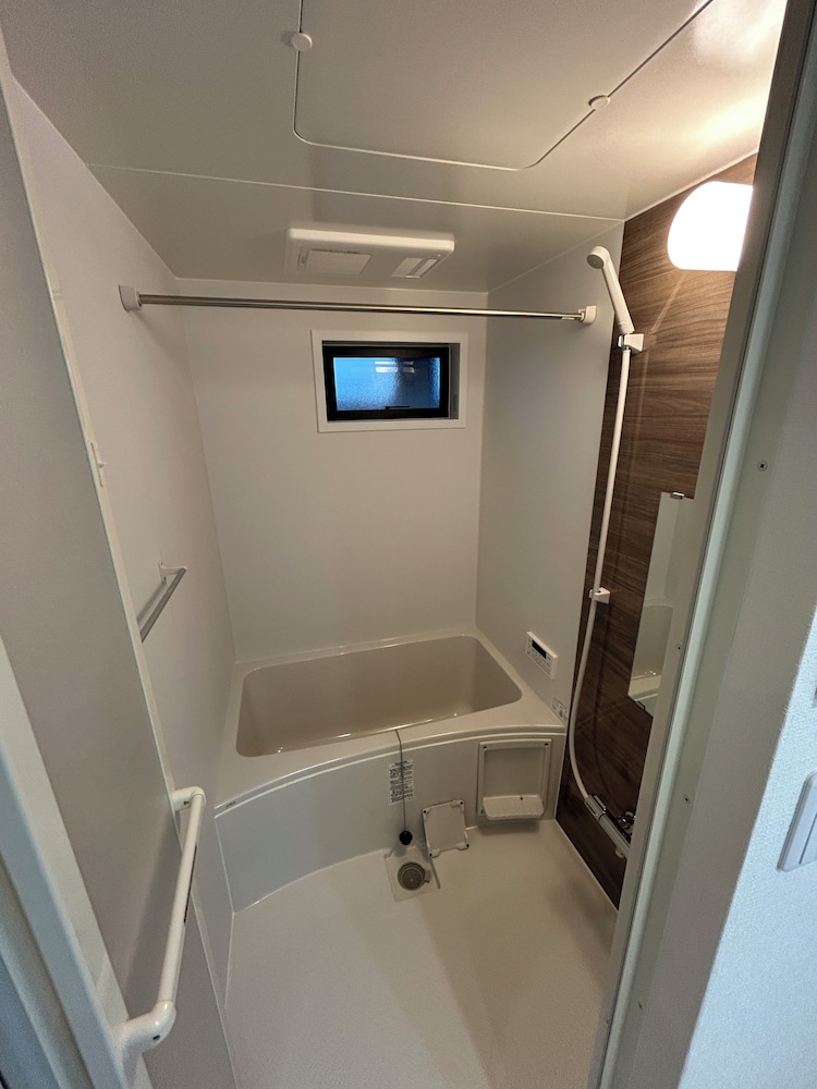 ファミリー アパートメント シティビュー バスルーム1 | Rianna輝国