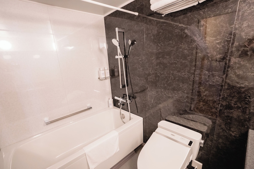 ファミリー トリプルルーム バスルーム2 | Coto