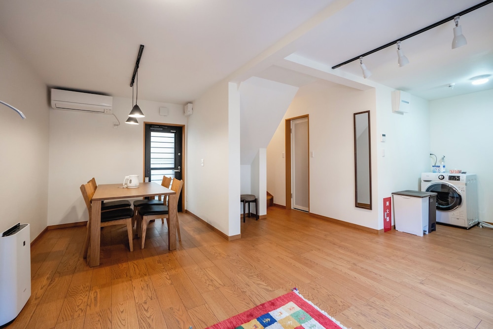 ファミリー トリプルルーム 内装2 | Coto