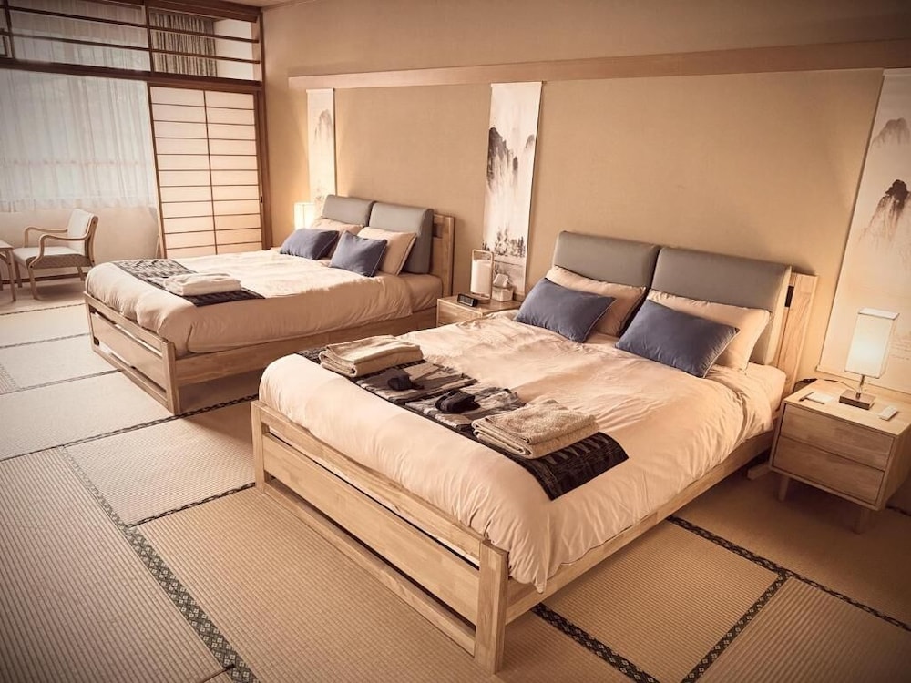 ファミリー スイート マウンテンビュー 客室2 | Sansui Resort 山中湖