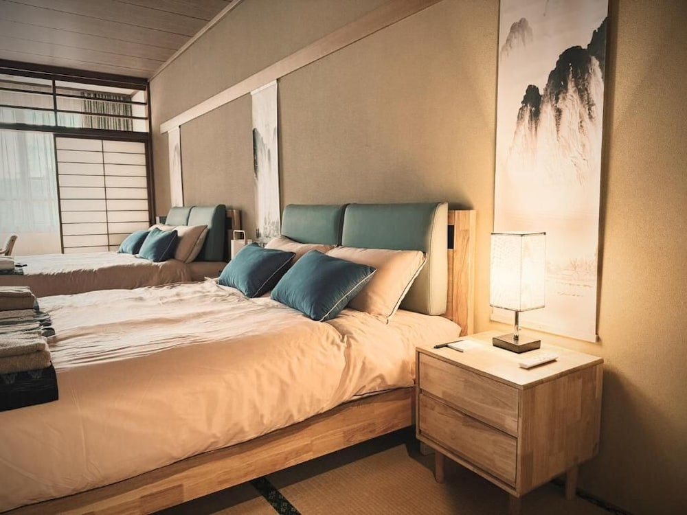 ファミリー スイート マウンテンビュー 客室1 | Sansui Resort 山中湖