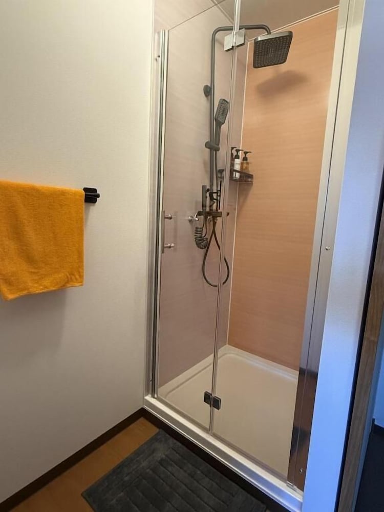 デラックス ダブルルーム ガーデンビュー バスルーム1 | Sansui Resort 山中湖