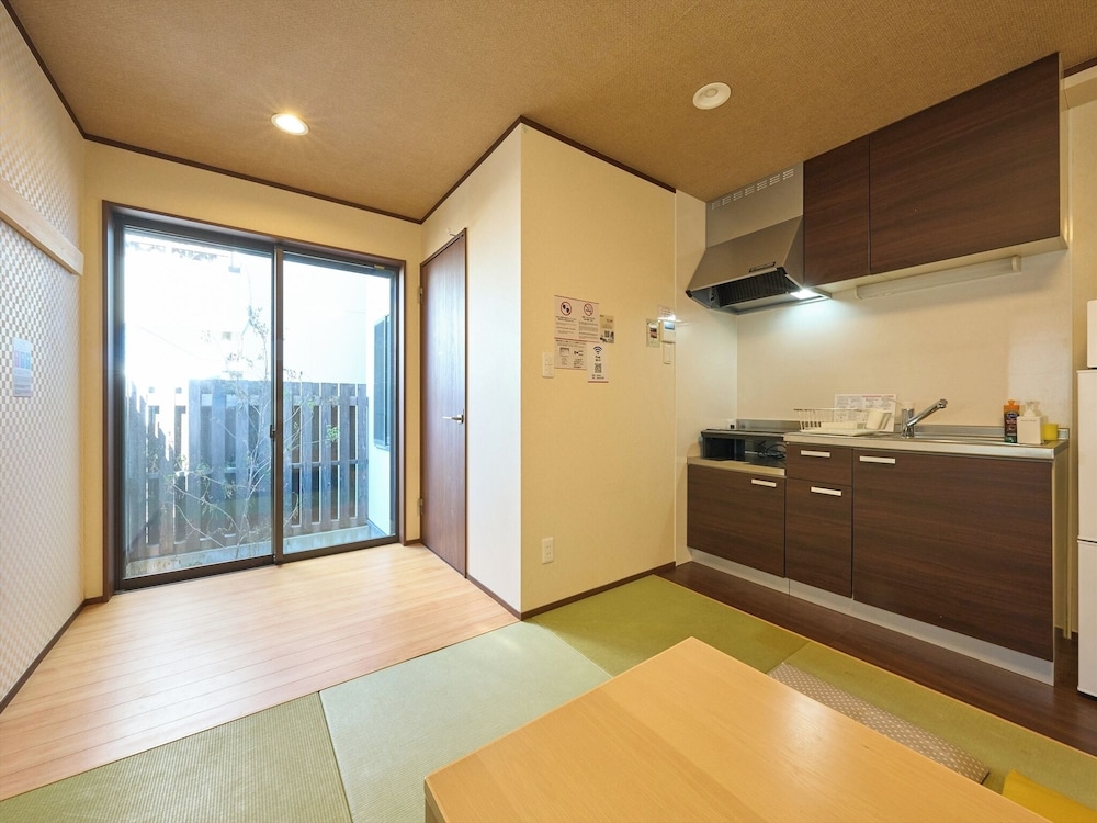 ベーシック アパートメント リビング エリア6 | 宿家 浅草 こけし庵