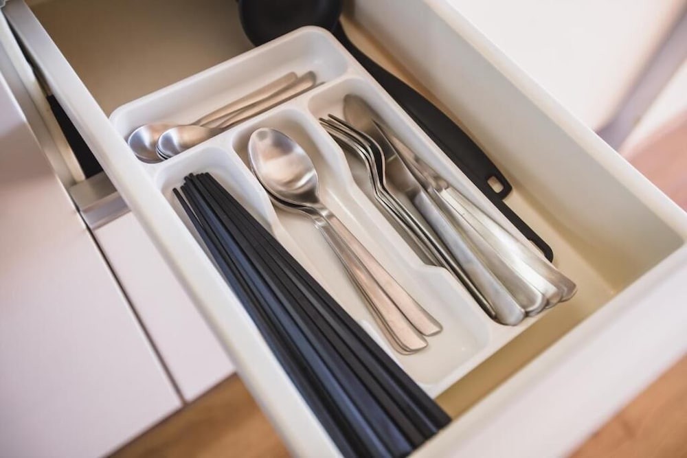 プレミアム アパートメント バルコニー シティビュー 専用キッチン1 | R Residences Namba South 1