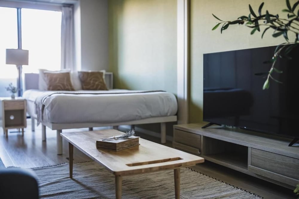 プレミアム アパートメント バルコニー シティビュー 客室1 | R Residences Namba South 1