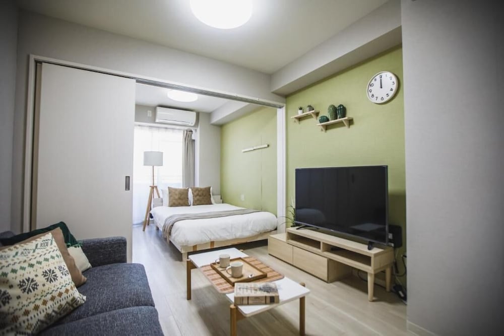 プレミアム アパートメント バルコニー シティビュー リビング エリア1 | R Residences Namba South 1