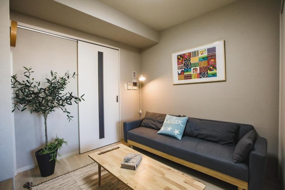 プレミアム アパートメント バルコニー シティビュー リビング エリア0 | R Residences Namba South 1