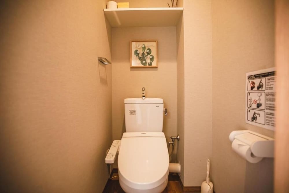 プレミアム アパートメント バルコニー シティビュー バスルーム1 | R Residences Namba South 1