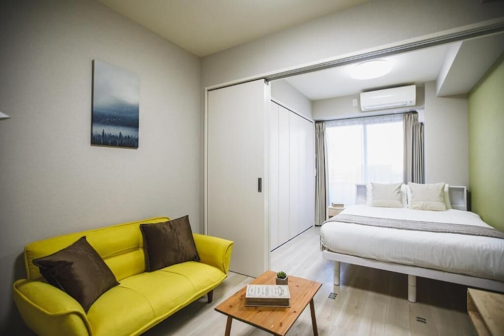 プレミアム アパートメント バルコニー シティビュー 客室1 | R Residences Namba South 1