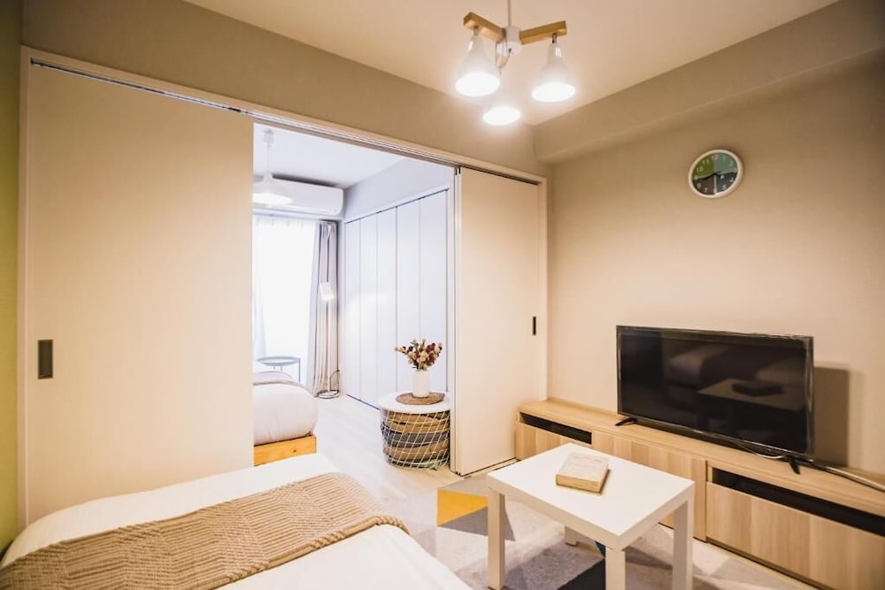 プレミアム アパートメント バルコニー シティビュー 客室3 | R Residences Namba South 1