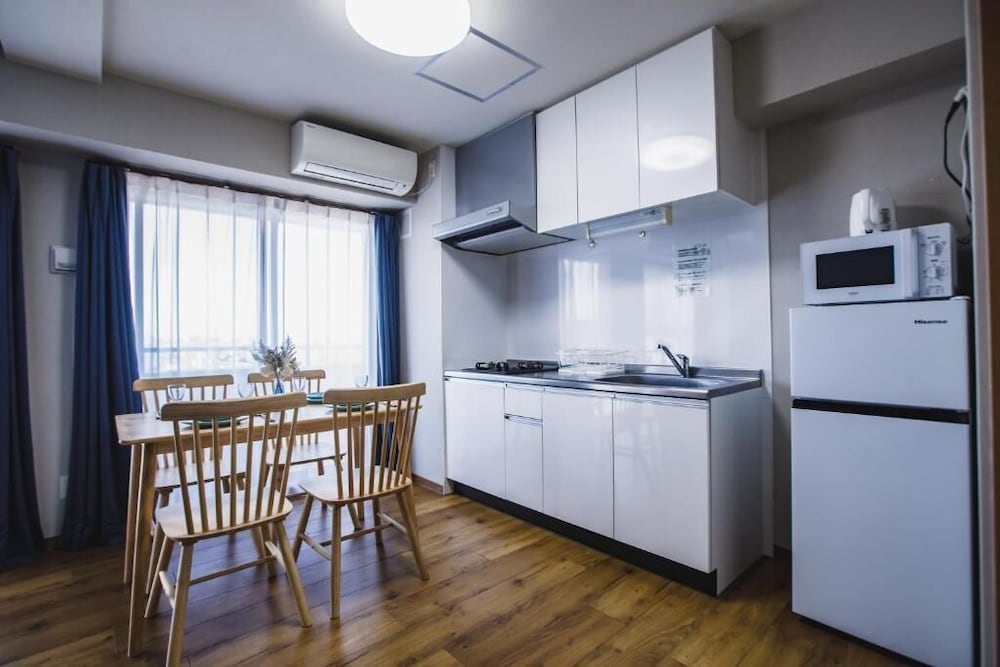 プレミアム アパートメント バルコニー シティビュー 専用キッチン0 | R Residences Namba South 1