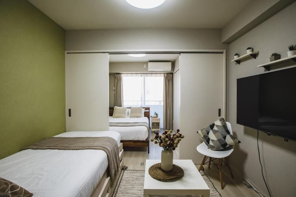 プレミアム アパートメント バルコニー シティビュー 客室1 | R Residences Namba South 1