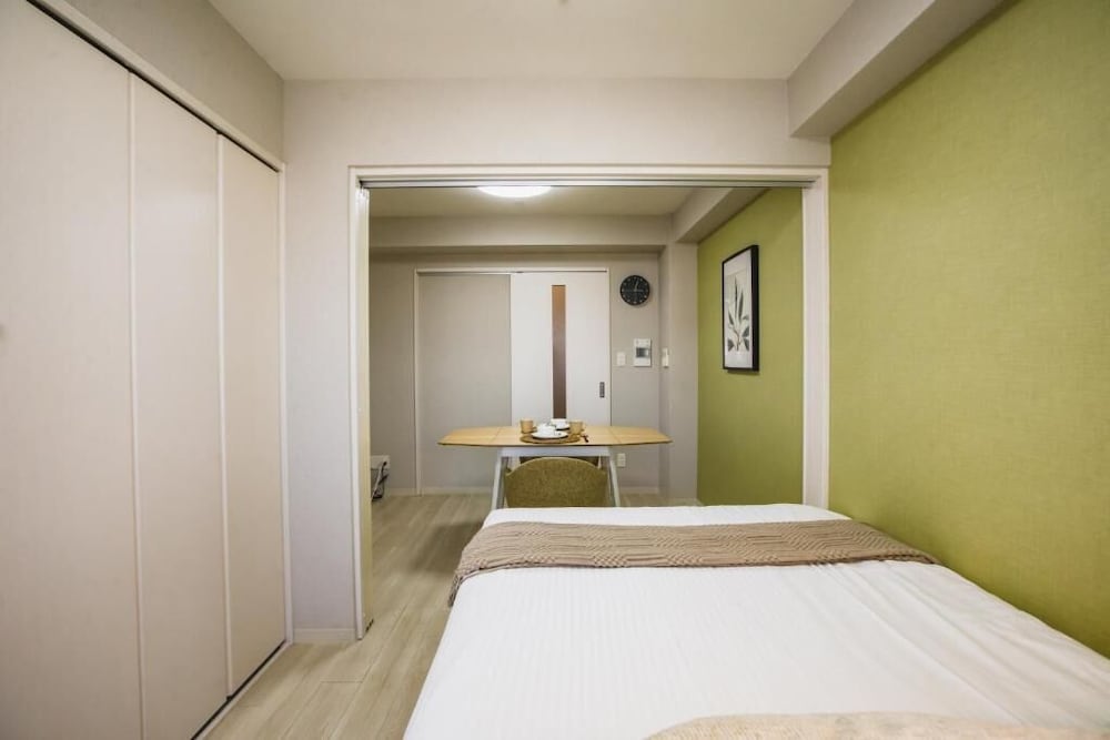 プレミアム アパートメント バルコニー シティビュー 客室1 | R Residences Namba South 1