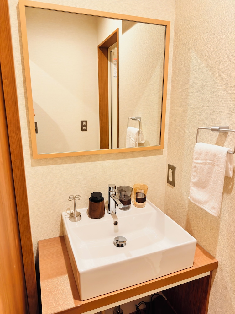 スーペリア ツインルーム ベッド (複数台) 専用バスルーム バスルーム1 | 奈良イン 日本旅館