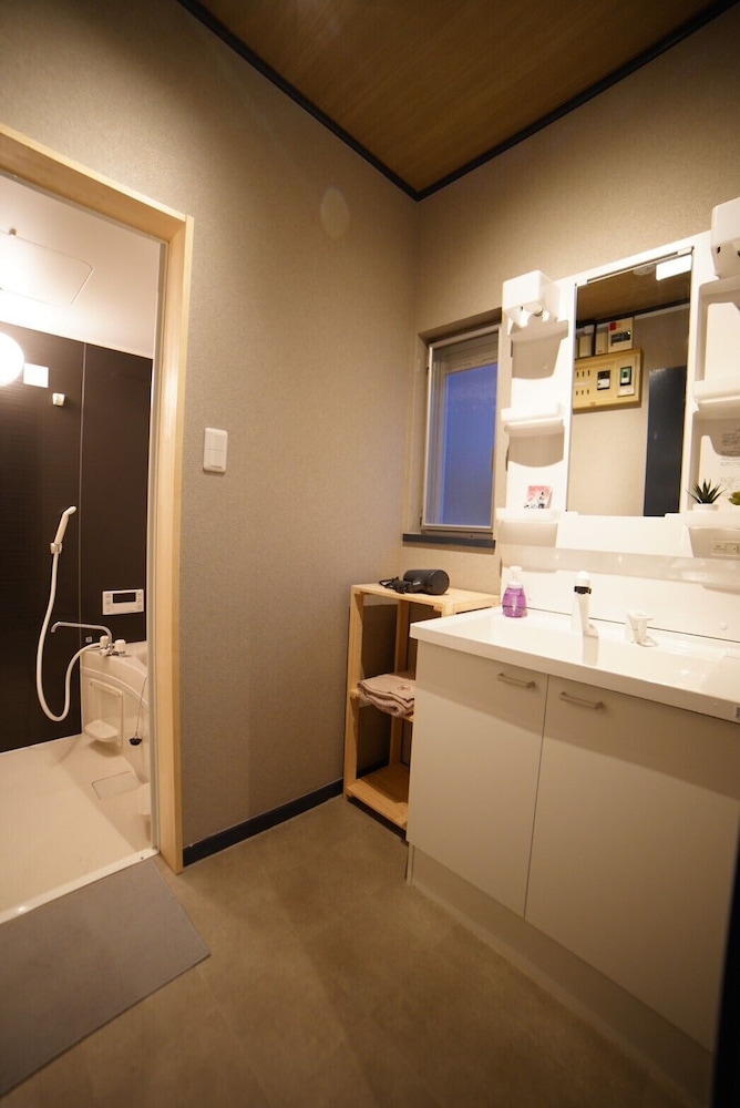 ハウス 4 ベッドルーム 禁煙 簡易キッチン バスルーム2 | Route 99 Miyagino