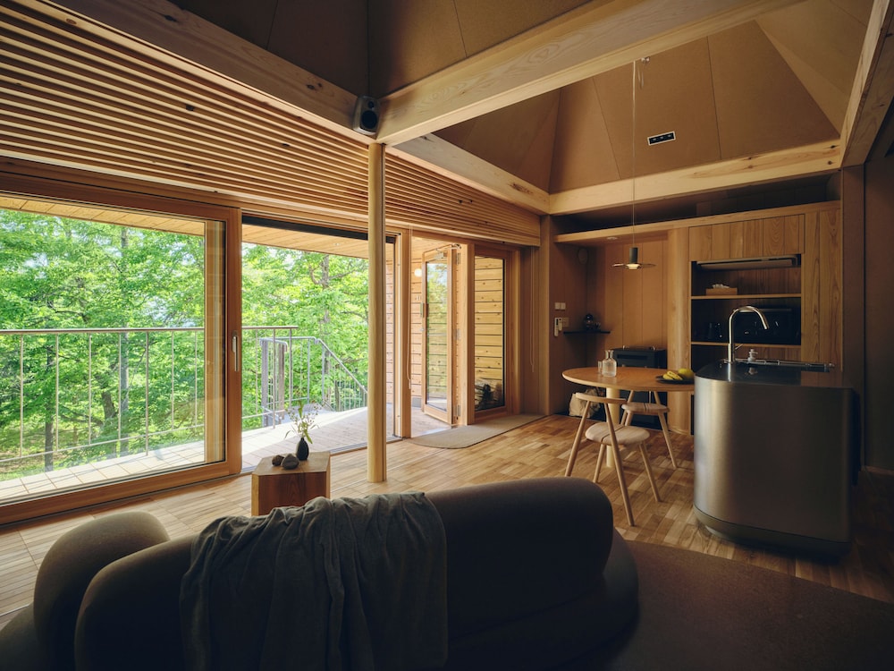 ハウス 男女共用ドミトリー 専用バスルーム ガーデンビュー 内装1 | SANU 2nd Home 蓼科 1st