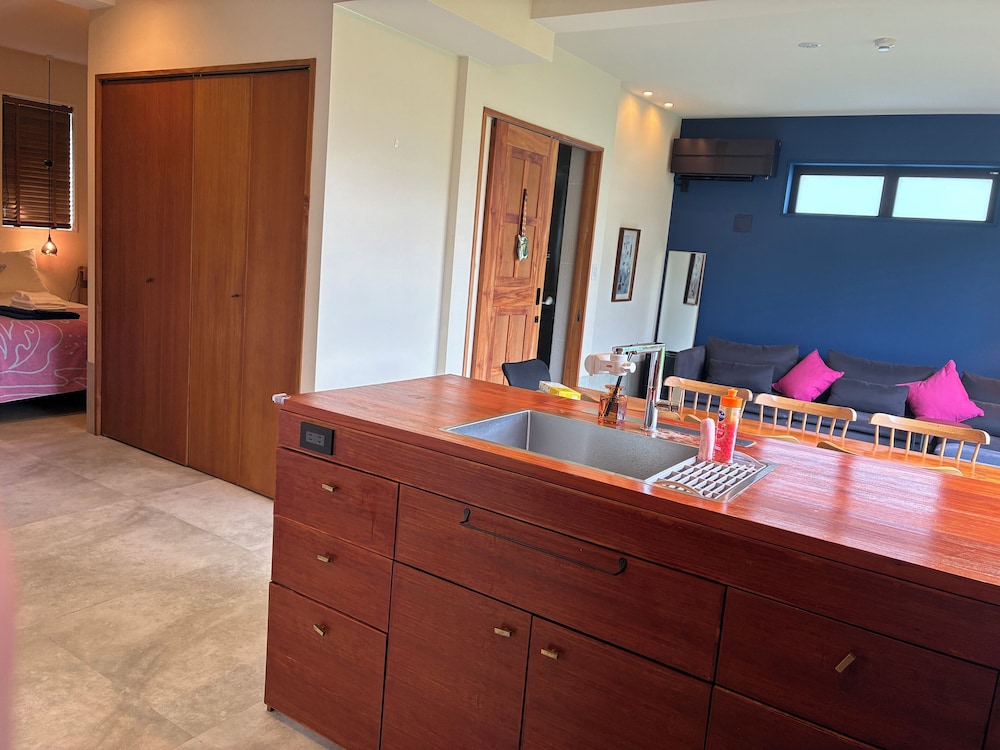 ファミリー コンドミニアム 禁煙 バルコニー 内装0 | 瀬名波ハウス B