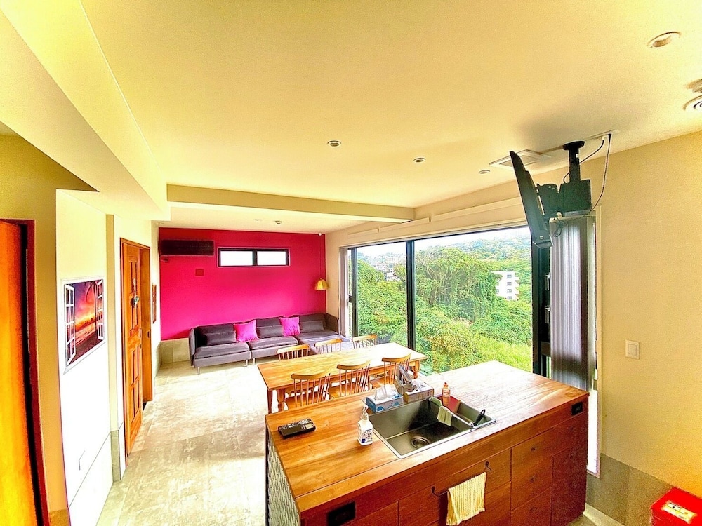 ファミリー コンドミニアム 禁煙 バルコニー 内装2 | 瀬名波ハウス B