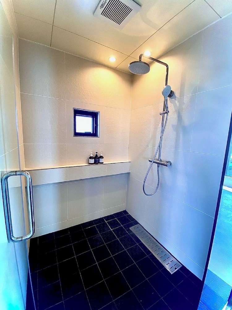 ファミリー コンドミニアム 禁煙 バルコニー バスルーム0 | 瀬名波ハウス B