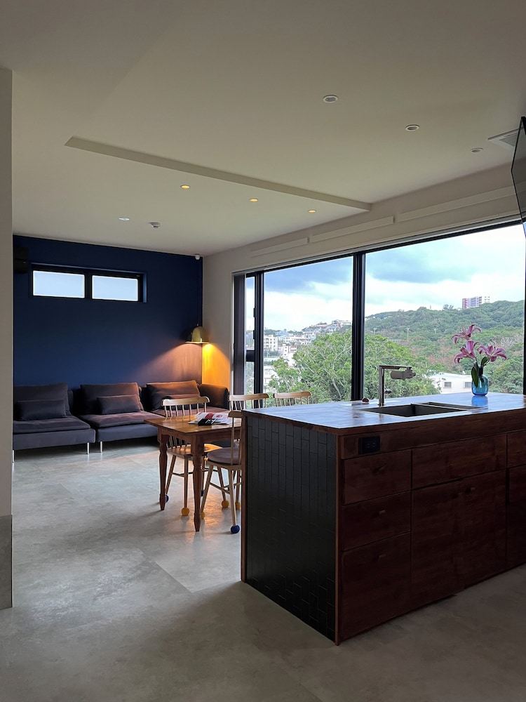 ファミリー コンドミニアム バルコニー パーシャル オーシャン ビュー 内装7 | 瀬名波ハウス B