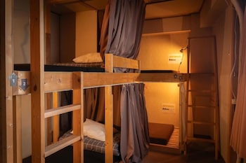 Local Knot Backpackers