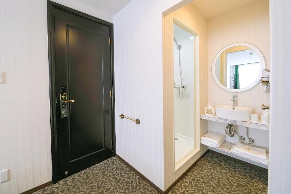 スタンダード トリプルルーム シティビュー バスルーム0 | 大同 Garden Hotel Osaka