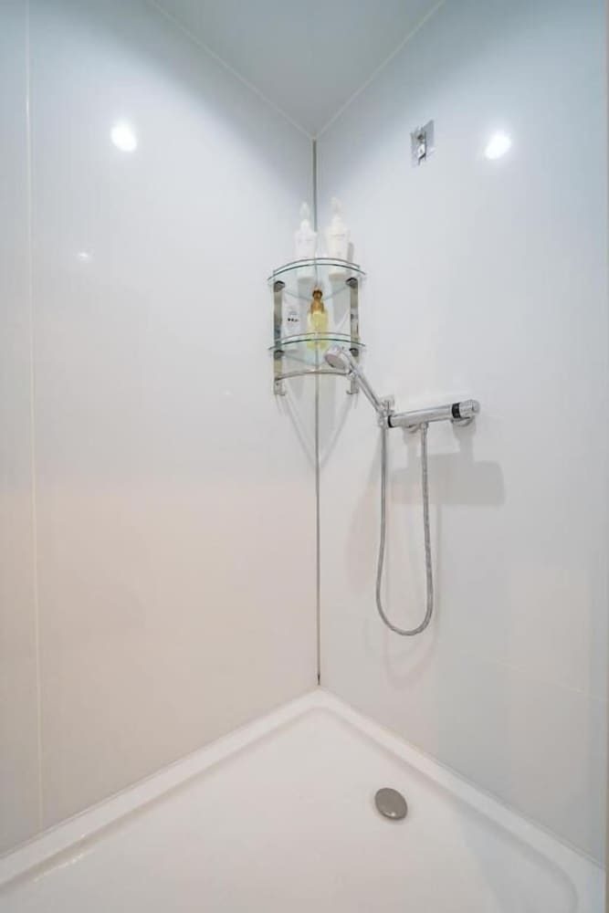 スタンダード トリプルルーム シティビュー バスルーム2 | 大同 Garden Hotel Osaka