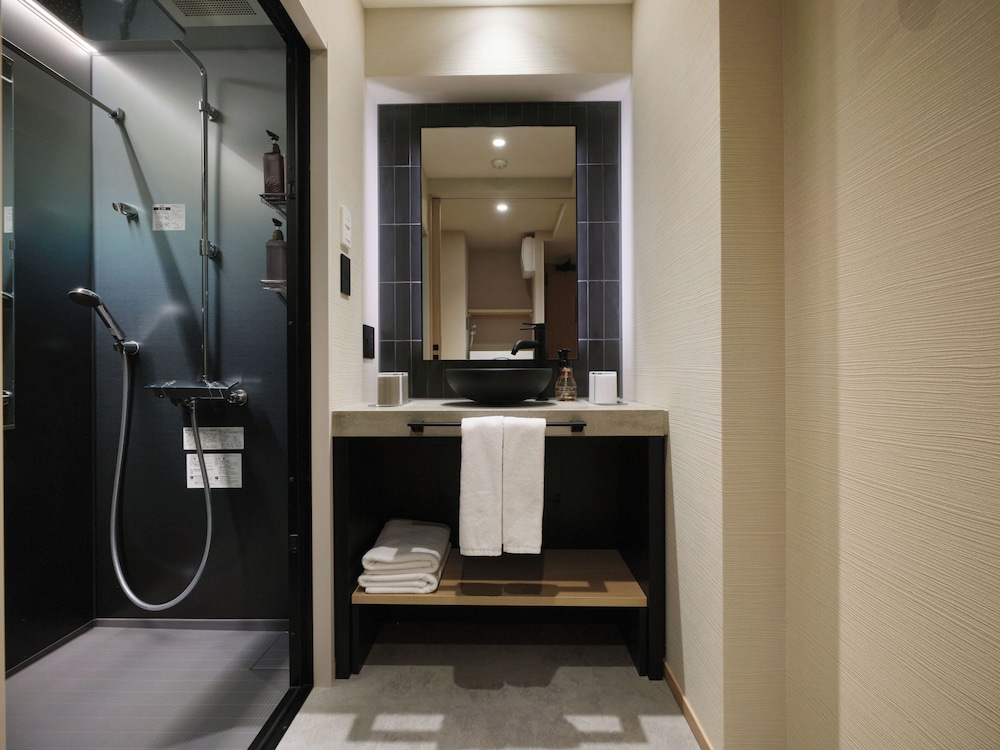 KAZE 風 - Wind 和モダン (禁煙) バスルーム2 | TABI 上野