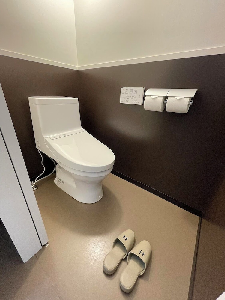 ツインルーム ガーデンビュー バスルーム1 | ラピス城ヶ崎 B&B