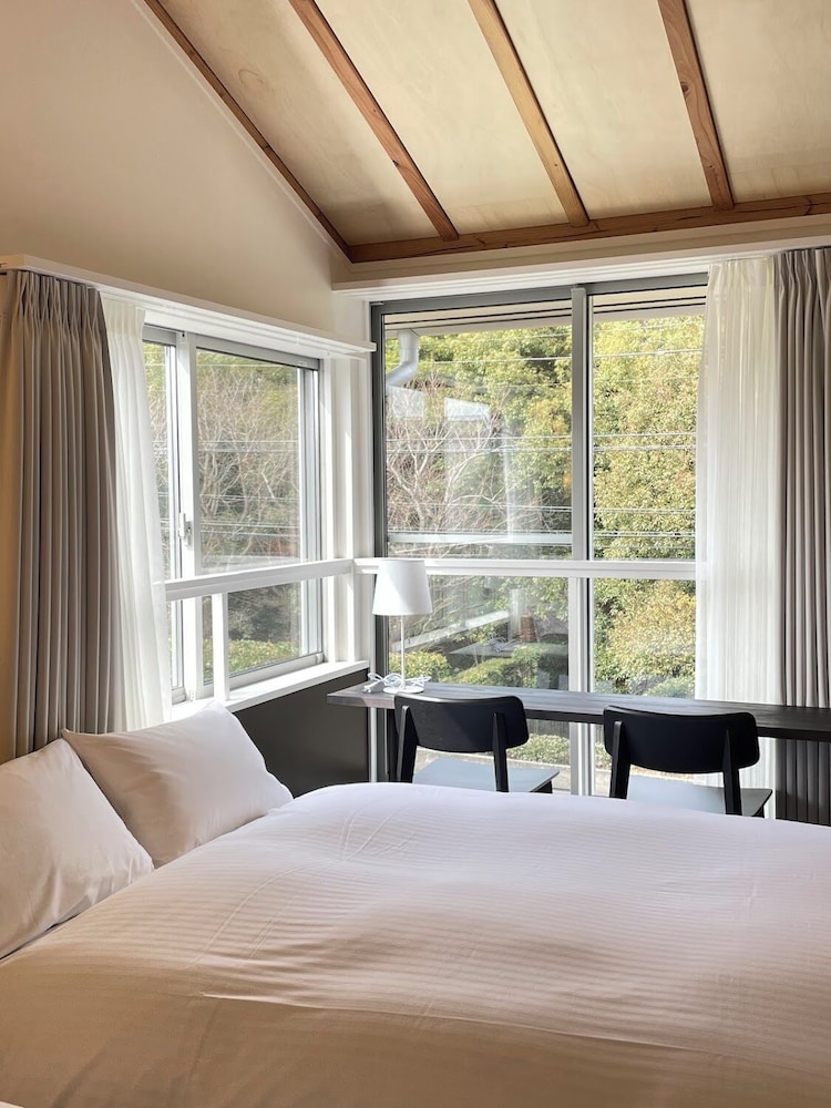 ツインルーム ガーデンビュー 客室6 | ラピス城ヶ崎 B&B