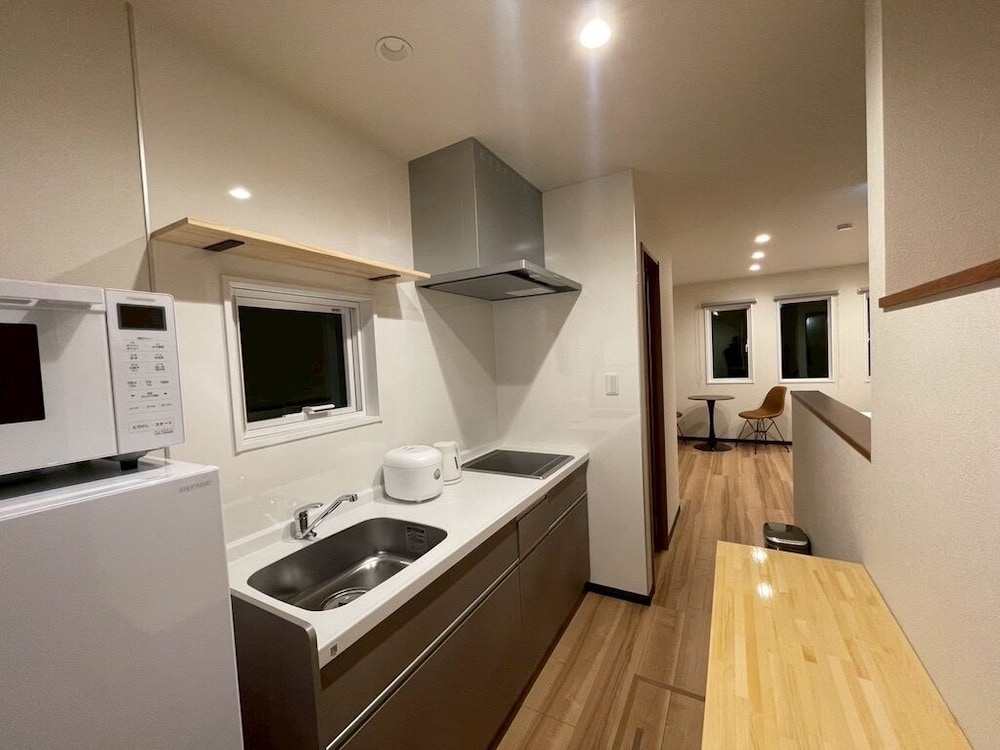デラックス アパートメント ガーデンビュー 専用キッチン1 | Casa Kokoro Hakuba