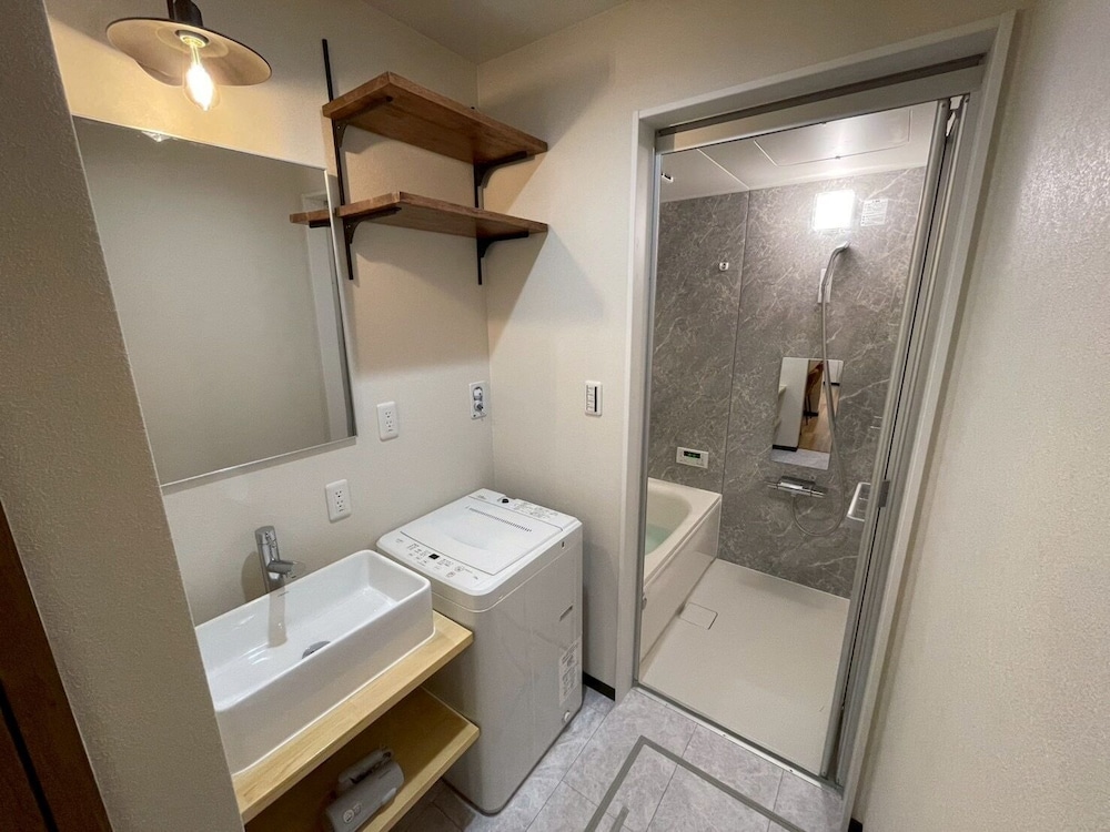 コンフォート アパートメント ガーデンビュー バスルーム1 | Casa Kokoro Hakuba