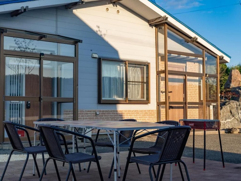 ヴィラ 禁煙 マウンテンビュー 屋外ダイニングエリア1 | かんたろうもねたろうの母屋