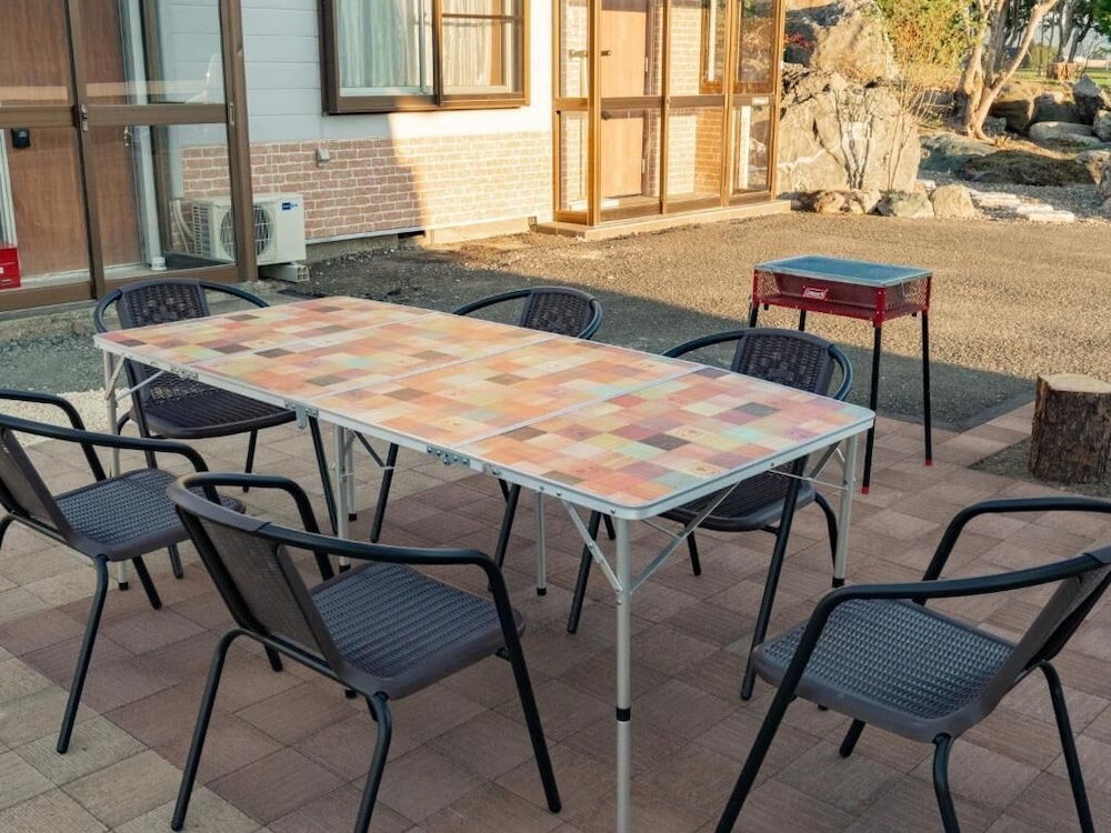 ヴィラ 禁煙 マウンテンビュー 屋外ダイニングエリア2 | かんたろうもねたろうの母屋