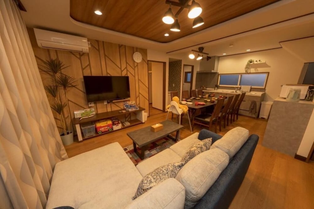 ヴィラ リビング エリア1 | かんたろうもねたろうの円宿