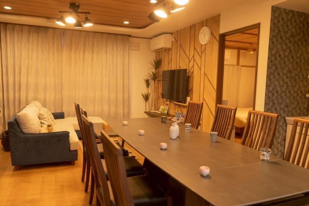 レストラン1 | かんたろうもねたろうの円宿