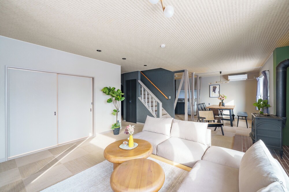 アパートメント リビング エリア1 | THE CRANE SANCTUARY KAMIFURANO