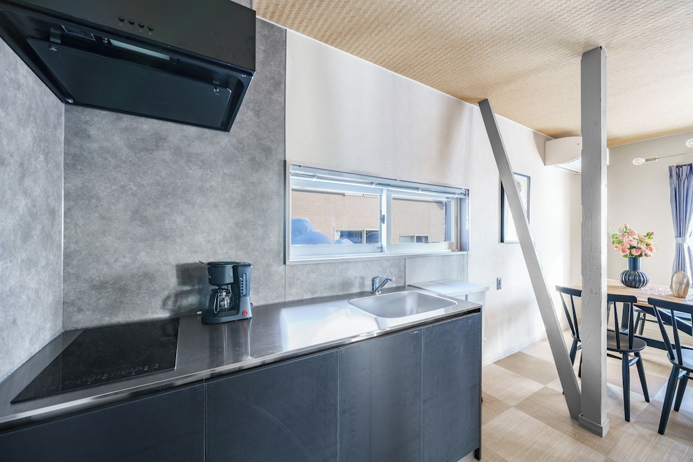 アパートメント 専用キッチン1 | THE CRANE SANCTUARY KAMIFURANO