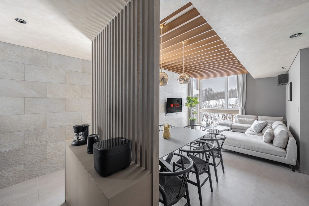 アパートメント レストラン7 | FURANO ECLAT