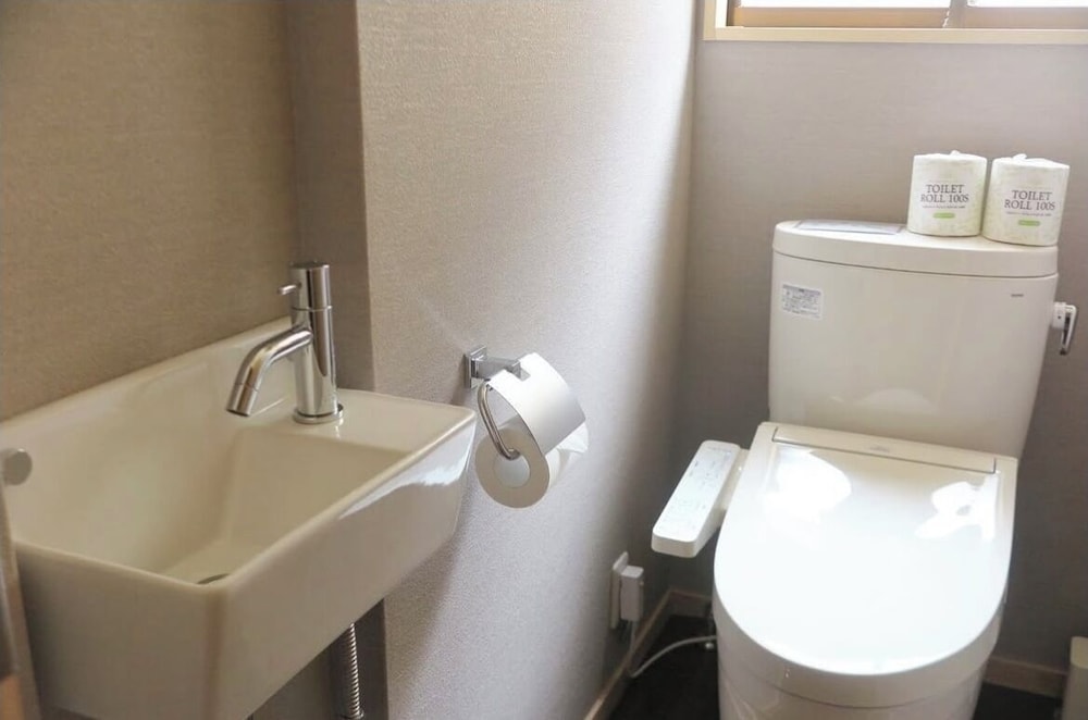 和風ツインルーム バスルーム2 | 旅館松前