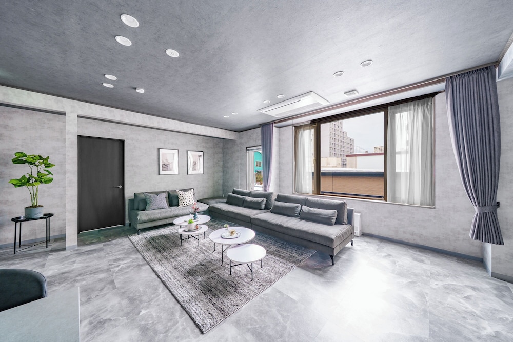 アパートメント リビング エリア2 | THE HALCYON