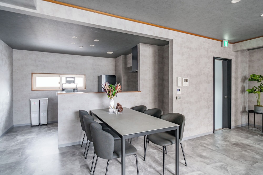 アパートメント レストラン1 | THE HALCYON